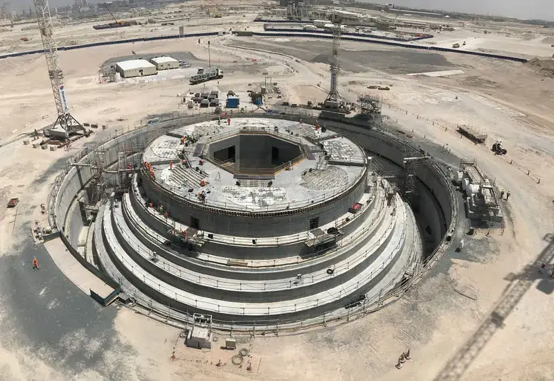 les fondations du Dubai Creek Tower (pieux et radier) sont achevées