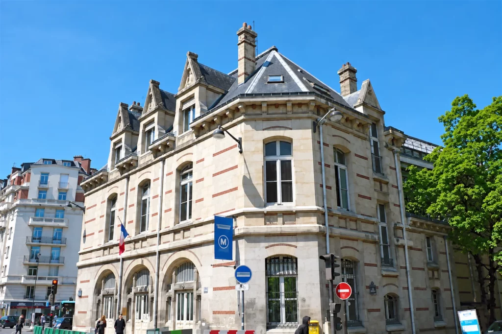 Façade de l’annexe de la Mairie du 15e et bibliothèque Vaugirard avant travaux d’accessibilité PMR à Paris 15e