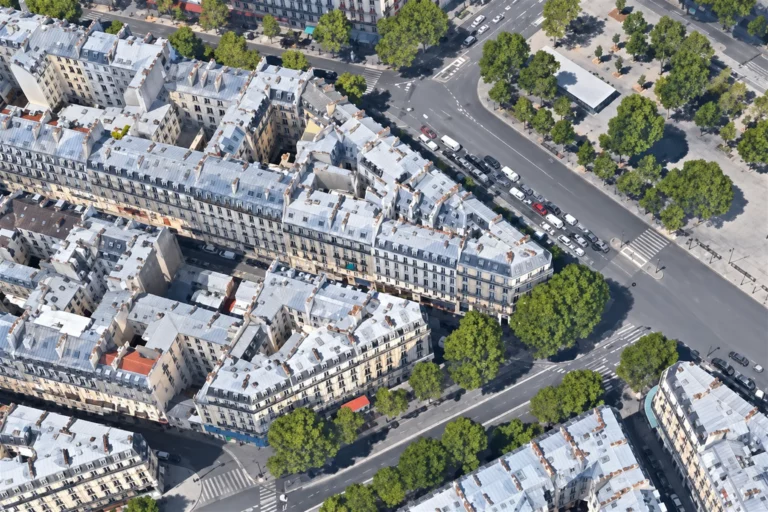 Vue aérienne de l’hôtel Paris-Bruxelles à Paris 3e, avant réhabilitation complète