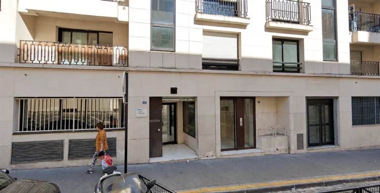 Façade de l’immeuble abritant la crèche Dautancourt à Paris 17e