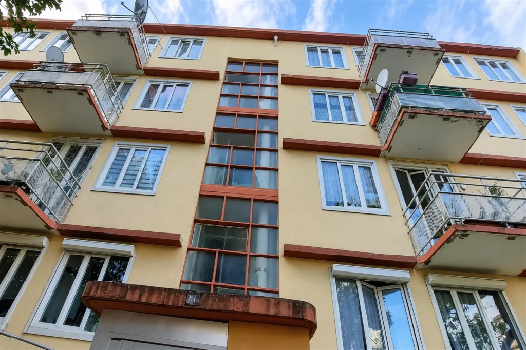 Résidence Deux Frères Laporte à Épône – façade avant rénovation